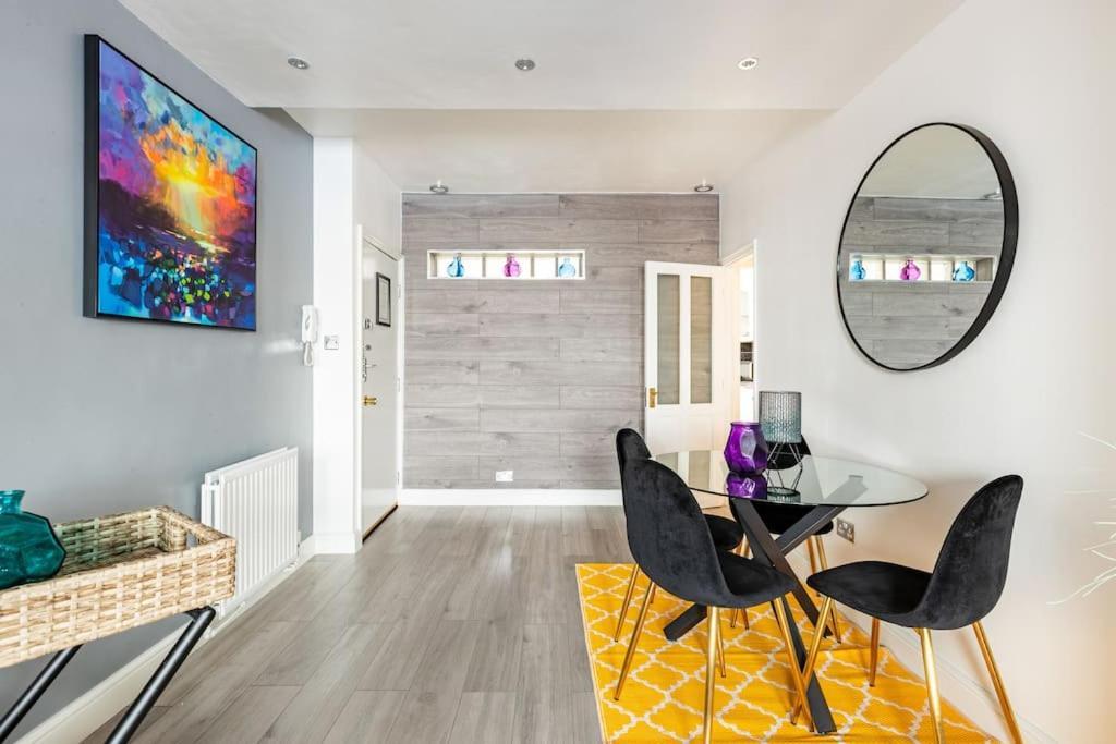 One Bedroom Duplex Apartment Located In Cowley. オックスフォード エクステリア 写真
