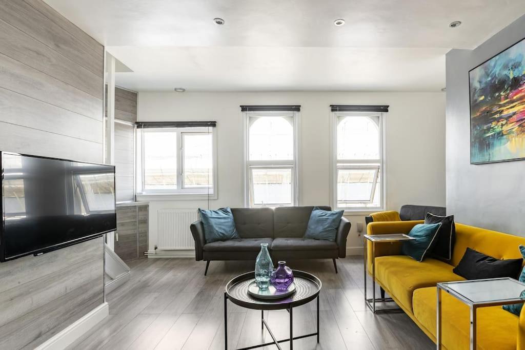 One Bedroom Duplex Apartment Located In Cowley. オックスフォード エクステリア 写真